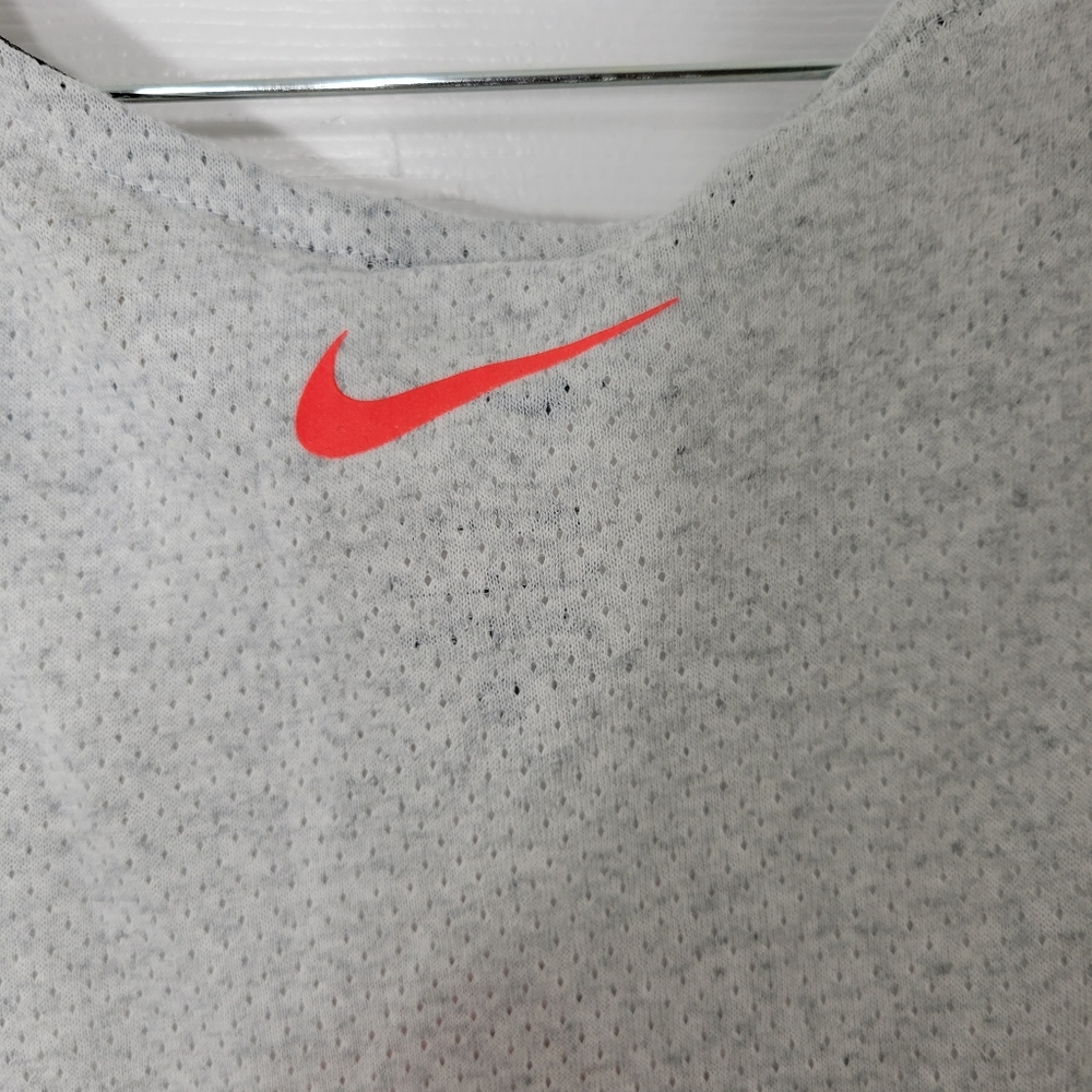 Womens Size M Nike Trail Dri Fit Running Tank Top DM7571-080 Gray Infrared - Picture 9 of 12